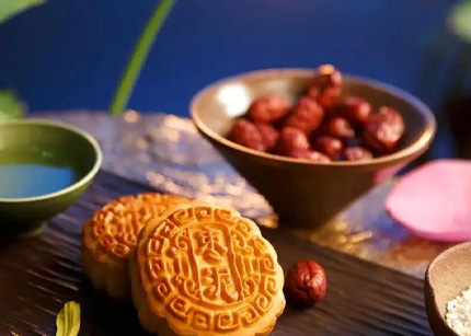 “诗”说中秋情：一年逢好夜 赏月庆团圆