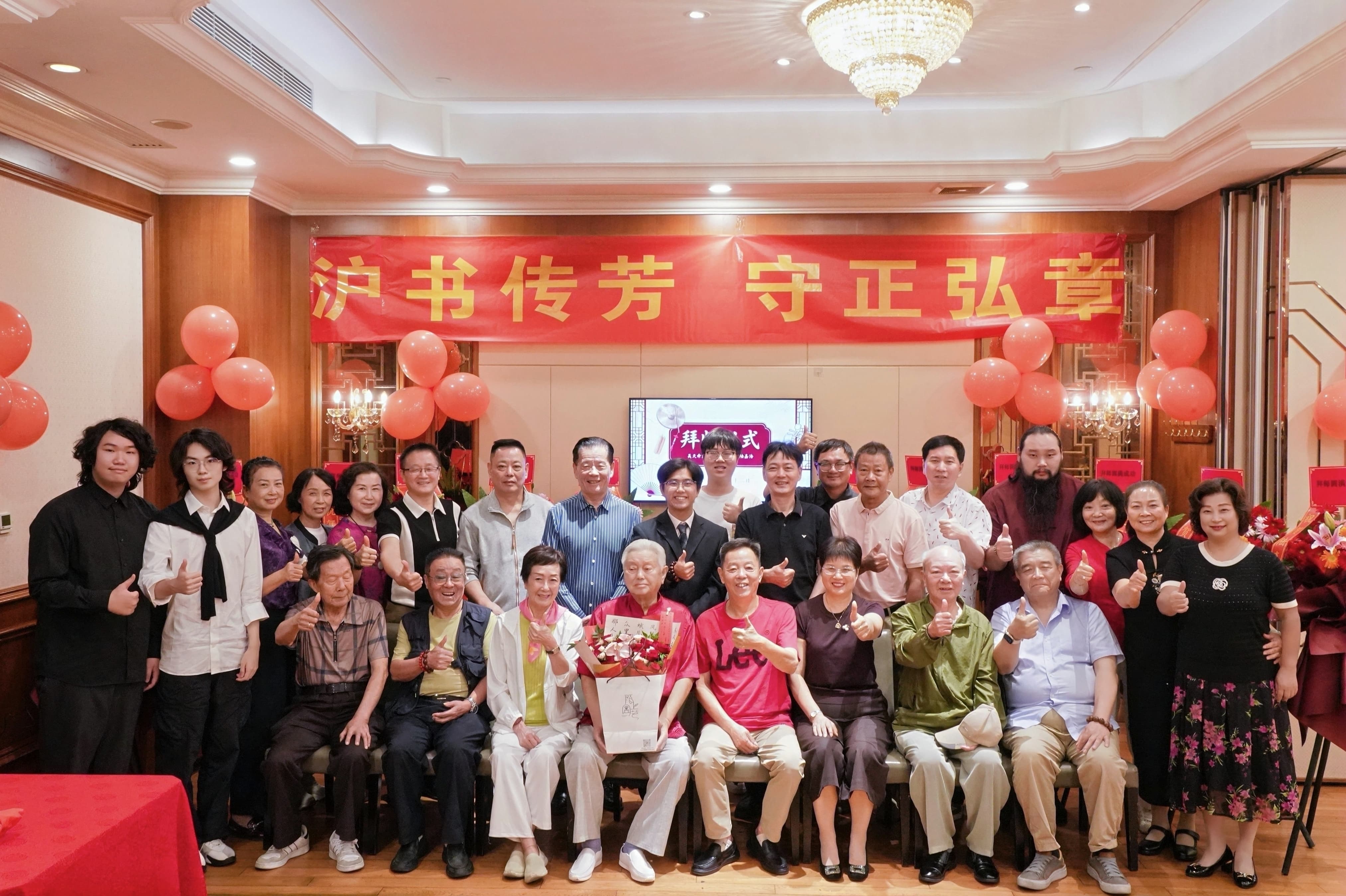 一把折扇、一块醒木，能否唤回乡音里的“农民书”？ ——吴天希松江收徒记，与一门江南曲艺的当代追问