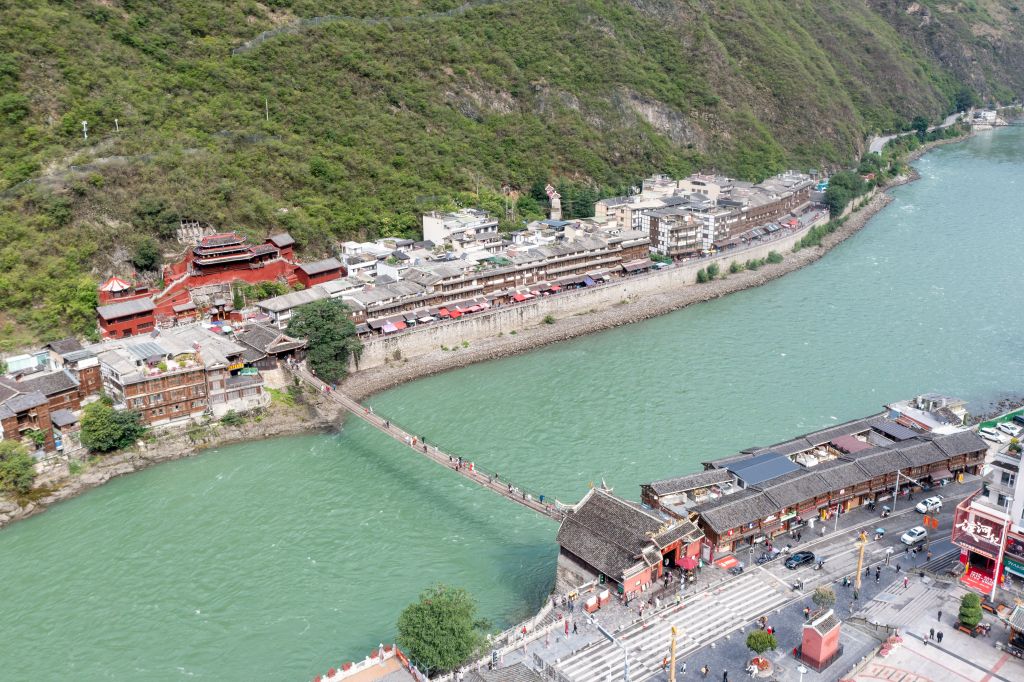 红军飞夺泸定桥纪念馆：永不褪色的红色丰碑