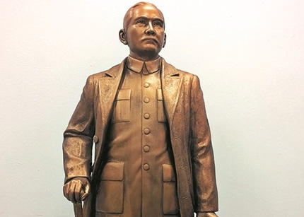 孙中山先生铜像在上海交大落成